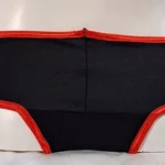 Атласні трусики з червоною облямівкою